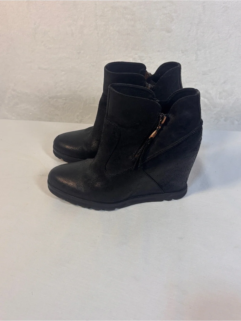 UGG Australia Myrna Black Leather Hidden Wedge Ankle Boots Zippers Sz 7.5